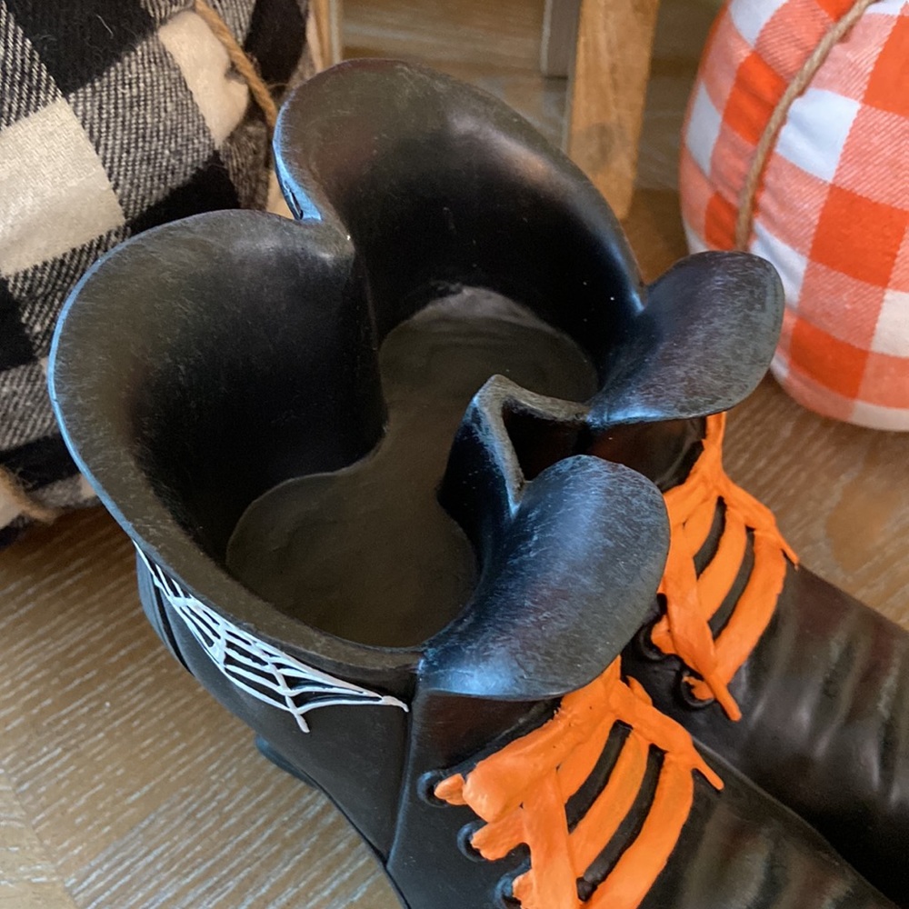 NEW! Fall Halloween Vintage Inspired Black Ceramic Gothic Salem Witch Boot Shoes - Picture 8 of 9